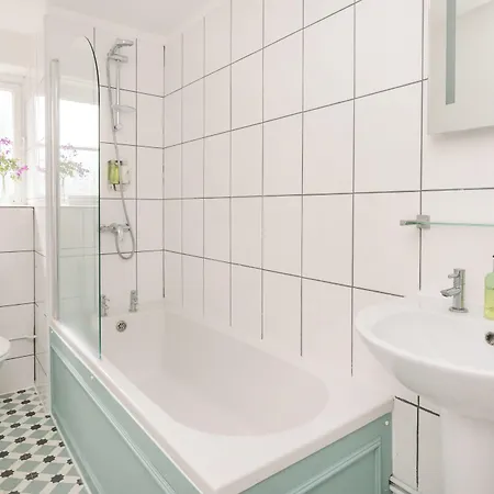 The Washington 2* Bristol