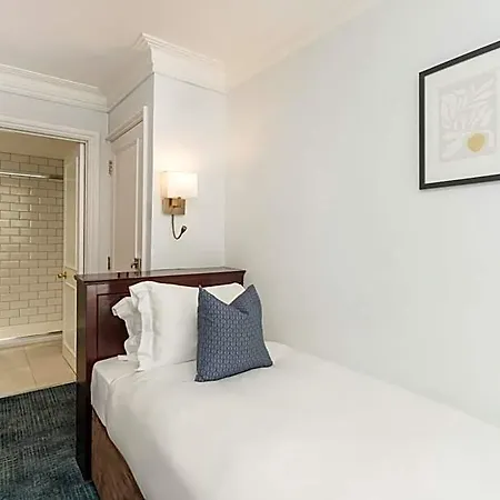 The Washington 2* Bristol